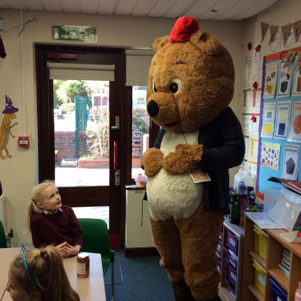 Beckers Green Primary School - going on a material hunt